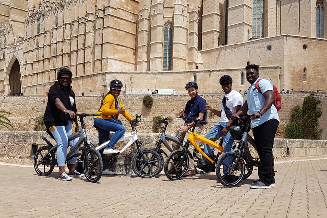 3 Hours E-Bike Tour in Palma - Palma Cathedral: the grand centerpiece