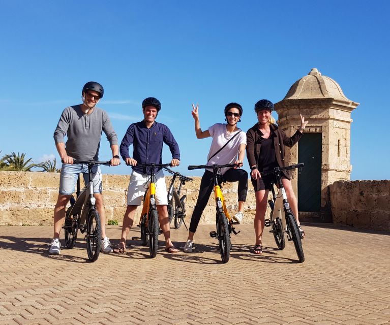 3 Hours Historic E-Bike Tour in Palma de Mallorca - Palma in three hours, from narrow lanes to a castle hill