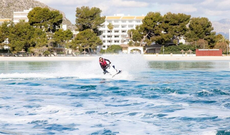 Alcudia: 30-Minute Jet Ski Adventure for Beginners & Photos - Sharing one jet ski changes the pace