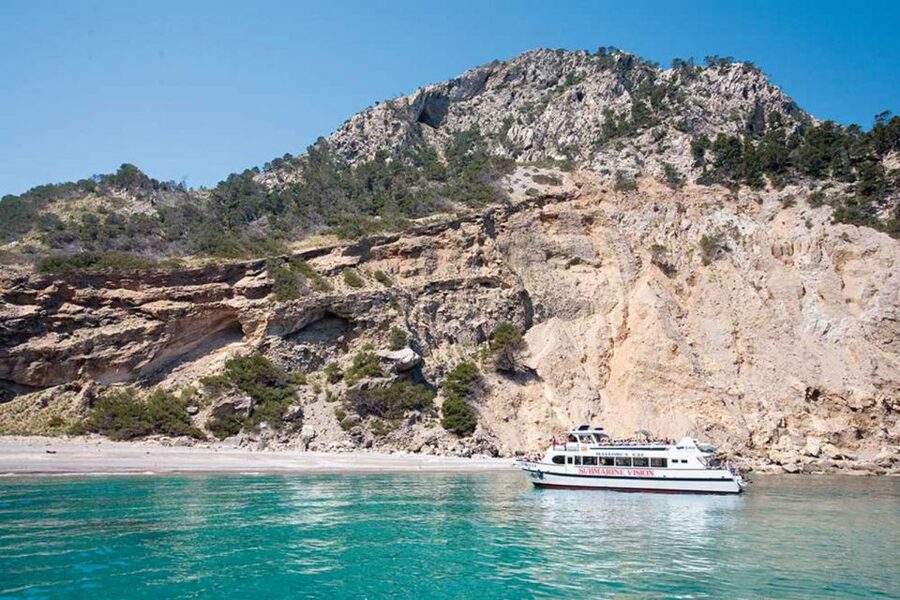 Alcudia: Boat Trip to Coll Baix - Alcanada lighthouse and the north-coast scenery