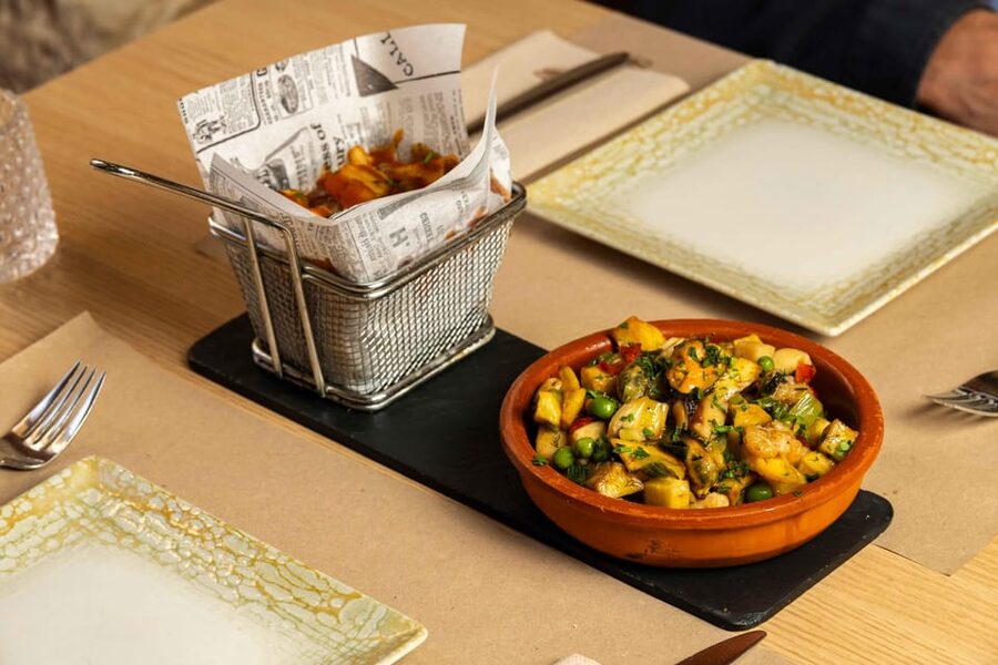 Alcudia: Self-Guided Gourmet Tapas and Wine Tour - Who will enjoy this format most
