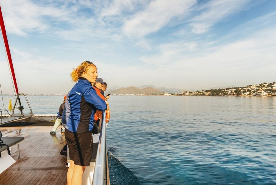 Alcudia: Sunset Catamaran Tour with Dinner and Snorkeling - Key points to know before booking