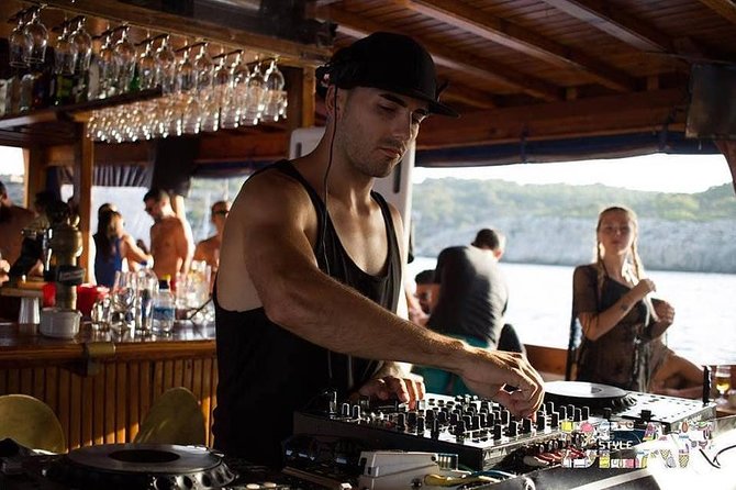 Barca Samba: The best boat experience in Mallorca - Setting sail from Palma at 10:00 a.m.