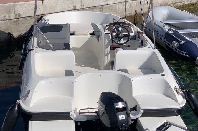 Bluemarine.me license free Bayliner Element E5 rental - Anchoring, swimming, and snorkeling