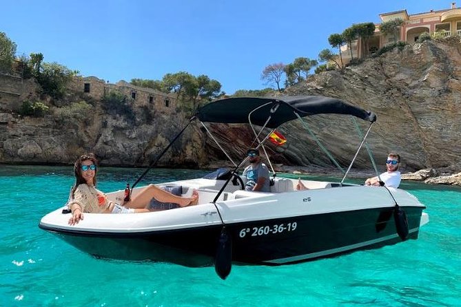 boat rental - Taking the wheel at Club Nàutic Santa Ponça