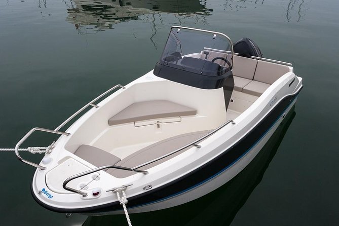 Boat rental without license - B450 'Theia' (4p) - Can Pastilla - Taking the wheel at Can Pastilla