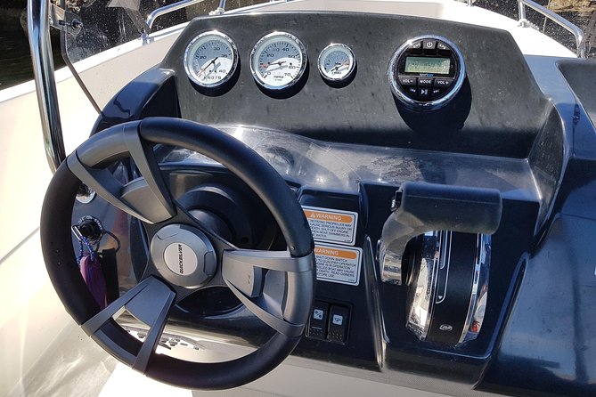 Boat rental without license - B450 'Theia' (4p) - Can Pastilla - Music, space, and the small practical comforts