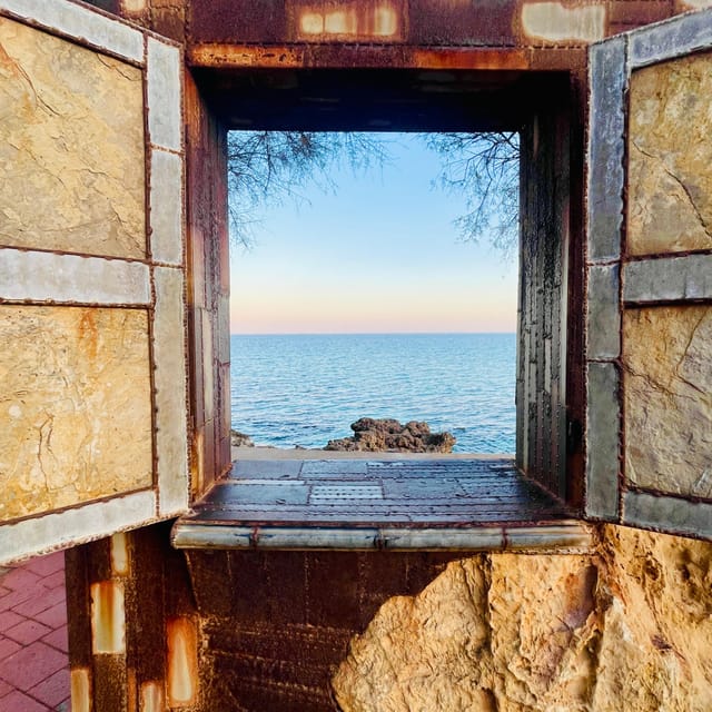 Cala Millor: AdventureDate, fun game, city walk for couples - Following the special route through Cala Millor