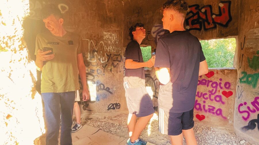Cala Millor: "Cavemen", cave on a mountain,fun game and hike - Through brush, cactus, and secret paths