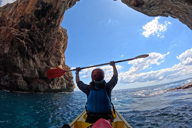 Cala Varques: Guided kayak Sea caves expedition & snorkeling - Friendly guidance for beginners and families