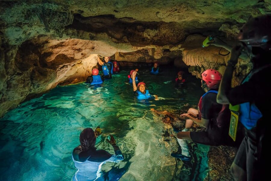 Cala Varques: Guided Sea Caves Kayak & Snorkeling Expedition - Cala Varques and snorkeling over Posidonia