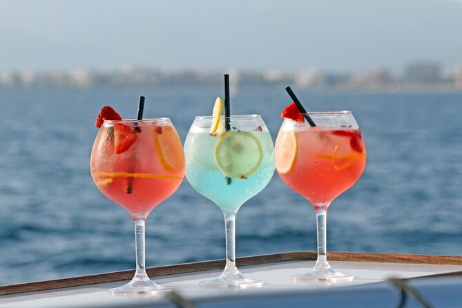 Catamaran sailing at sunset with tapas Palma de Mallorca - Sailing toward the Cala Vella nature reserve