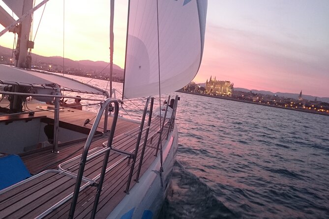 Catamaran sailing at sunset with tapas Palma de Mallorca - Watching Mallorca turn gold from the water