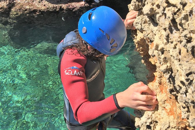 Coasteering Cliff jumping - What the small group changes
