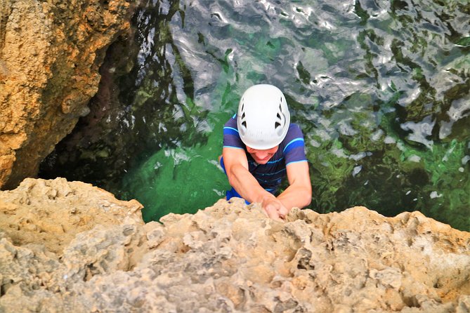 Coasteering Cliff jumping - Starting near Cielo de Bonaire at 9:50 am