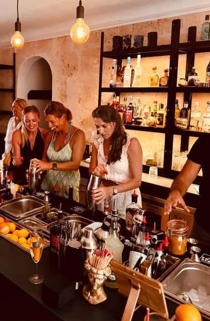 Cocktail course Mallorca - A cocktail class with a show-mixing champion