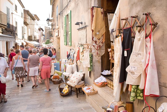 Discover Alcudia old town on a private walking tour - What the private price means for your group
