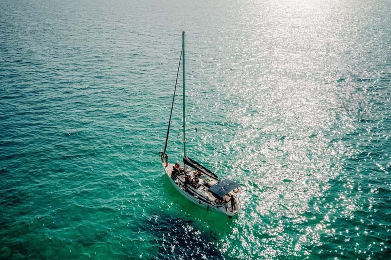 From can Pastilla : Sailing boat trip with Food & Drinks - What the Spanish-language format means for you