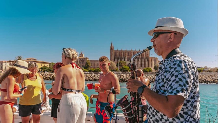From Magaluf: Palma Bay Sightseeing Cruise with Live Music - Marivent Palace, Illetas, and Punta Negra