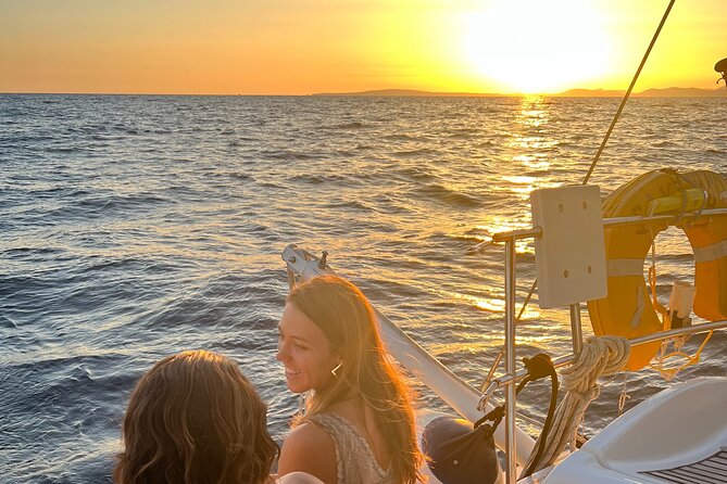 Full Day, Half Day, or Sunset Sailing Cruise with Tapas & Drinks - What the crew adds to the day