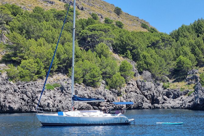 Full-day sailing excursion along the coast - Pack like you are planning your own beach day
