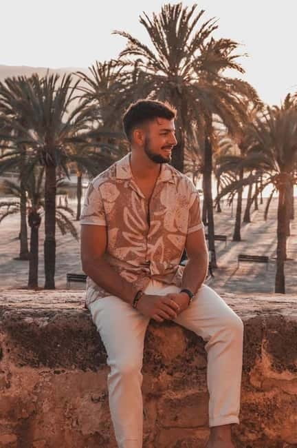 Instagram tour in Palma de Mallorca with a private photographer - Posing help for people who dislike posing