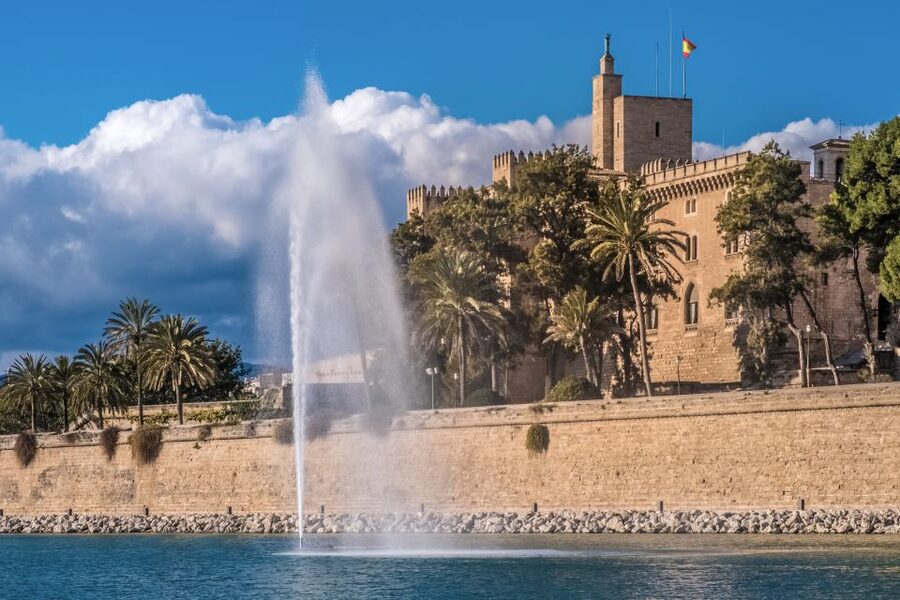 La Almudaina Palace Entry Ticket - Arriving at the main façade