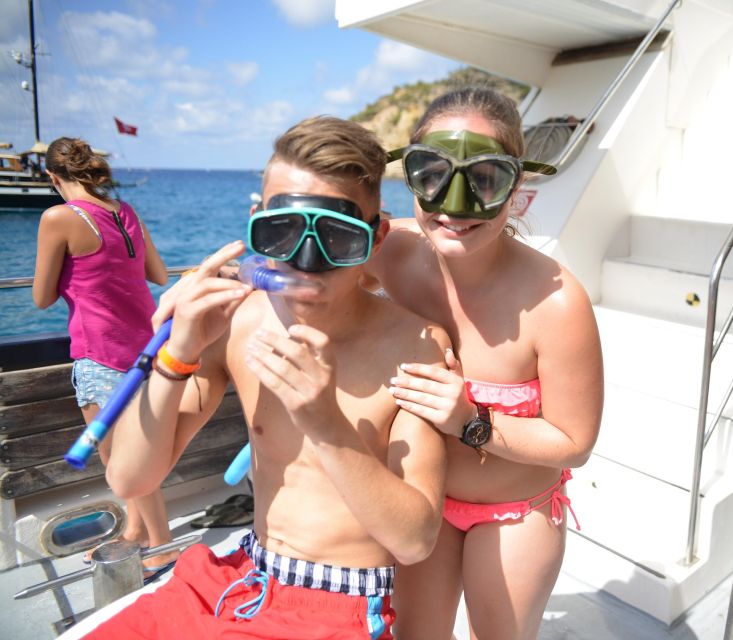 Mallorca: 2-Hour Dolphin Watching Cruise & Glass-Bottom Boat - Food, drinks, shade, and onboard comfort