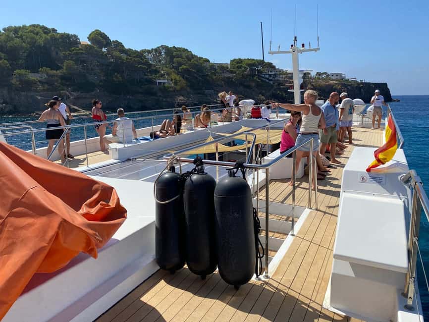 Mallorca: 3.5-Hour Boat Trip with Swimming and Snorkeling - Life on the catamaran