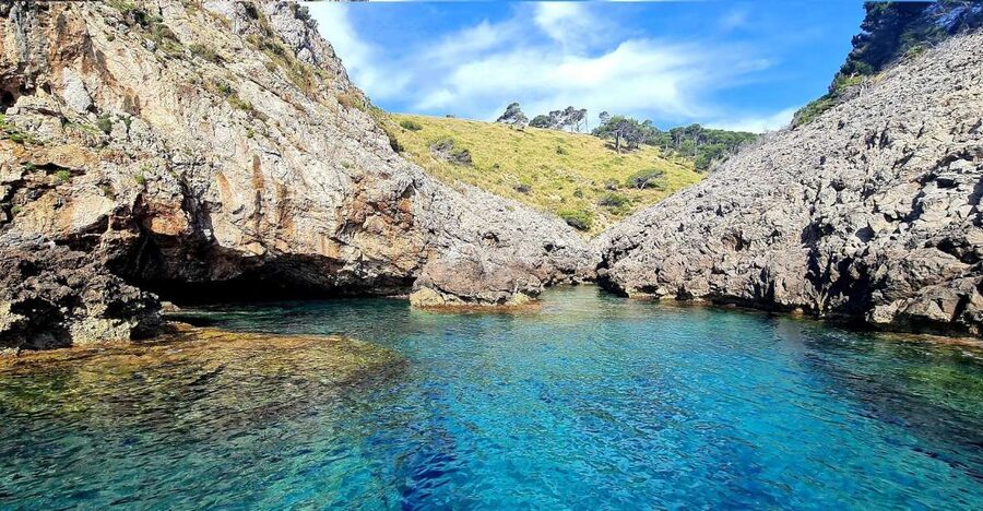 Mallorca Alcudia: Jack Sparrow Cave Jet Ski Tour - Jack Sparrow Cave and its rocky formations