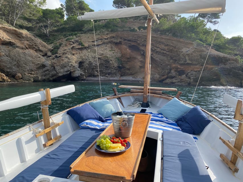 Mallorca: Alcudia, Private Boat Tour. - S’Illot gives you the first chance to swim