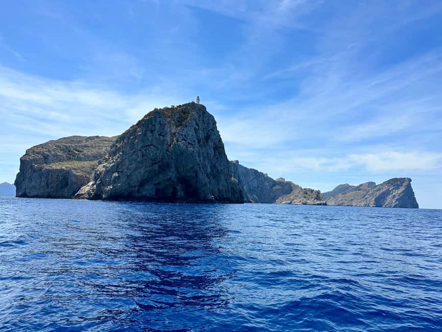 Mallorca: Alcudia private boat trip - A Traditional Llaüt Sets the Tone