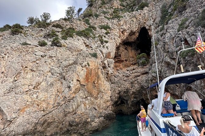 Mallorca Beach & Caves 4hr Boat Trip Drinks, Tapas, SUP & Snorkel - Tapas, sangria, and drinks are part of the price
