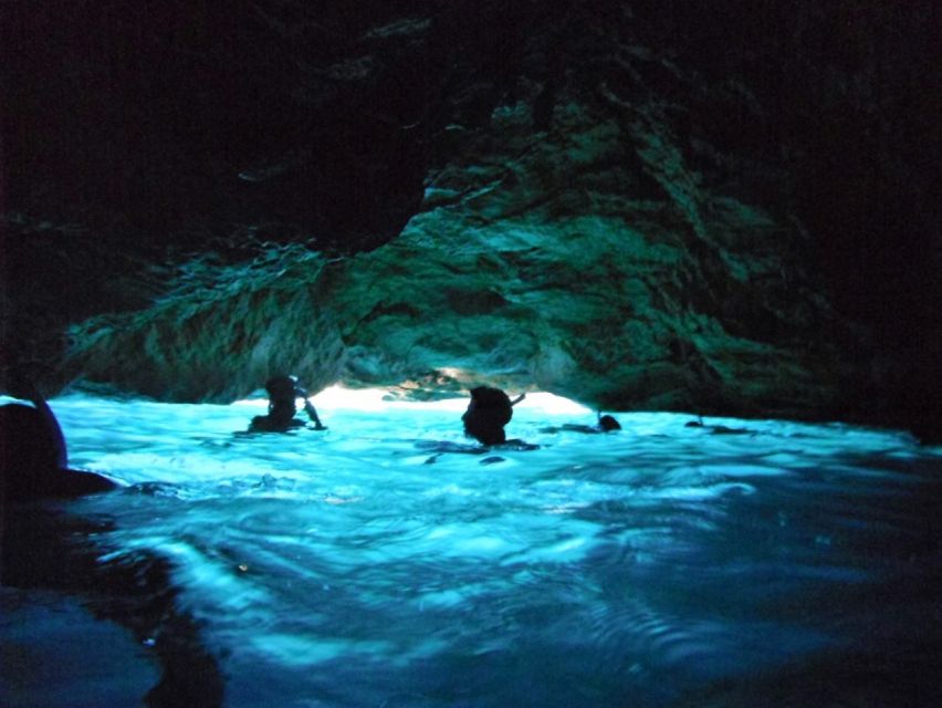 Mallorca : Blue Cave Boat Tour with Snorkeling - Swimming into the cave and exploring the coves