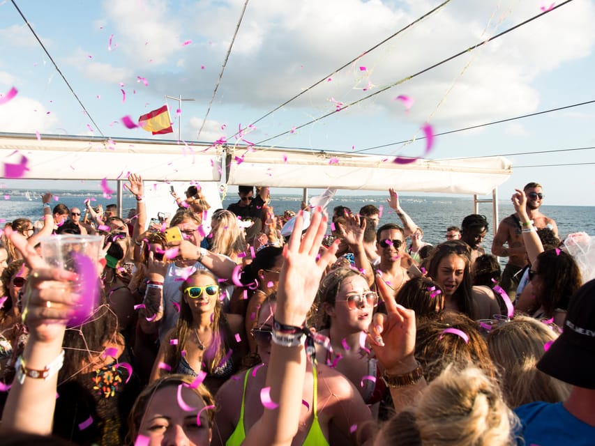 Mallorca: Boat Party with Live DJs, Lunch, & Nightclub Entry - ShipWrecked afterparty and nightclub entry