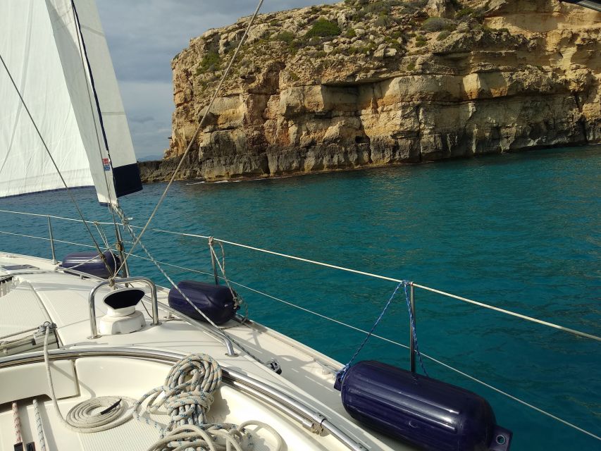 Mallorca: Cala Vella Boat Tour with Swiming, Food, & Drinks - Antonio and the feel of the skipper-led outing