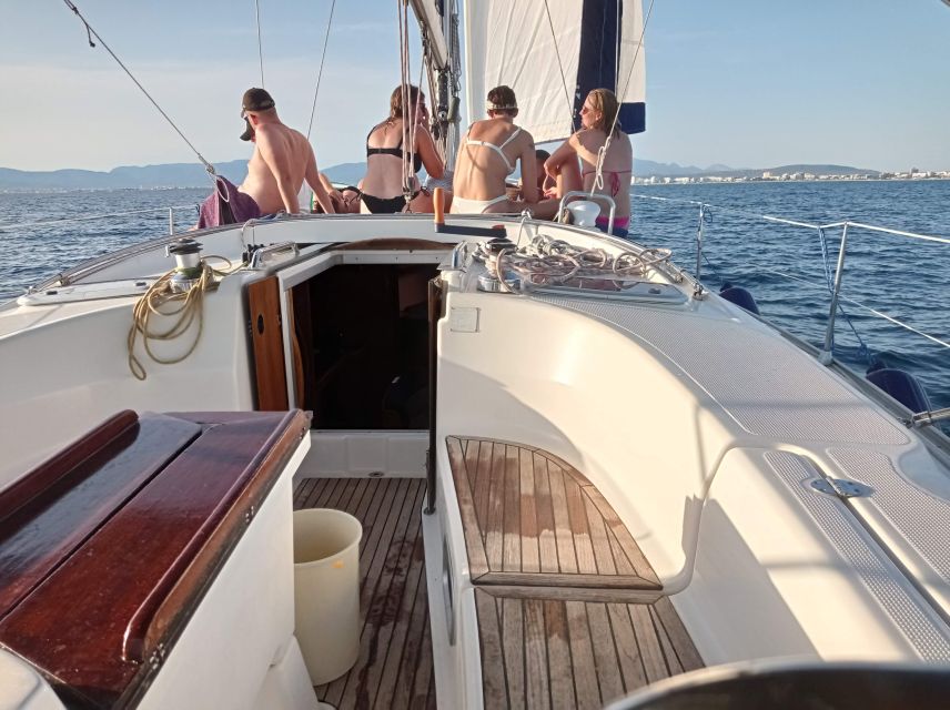 Mallorca: Cala Vella Boat Tour with Swiming, Food, & Drinks - Small details that make the day easier