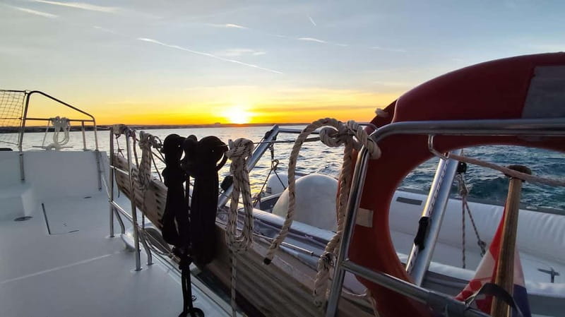 Mallorca: Catamaran Boat Tour with Tapas - Why the small Salty Breeze catamaran matters