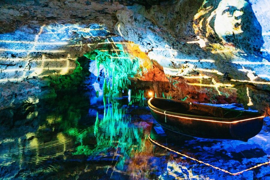 Mallorca: Caves of Drach Day Trip & Optional Caves of Hams - What happens at the pearl factory