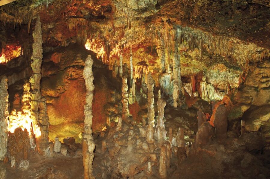 Mallorca: Caves of Hams, Blue Cave and audiovisual - Entering the Classic Cave and its hook-shaped formations