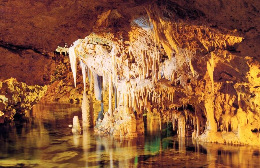 Mallorca: Caves of Hams, Blue Cave and audiovisual - The Round Cave and its botanical garden