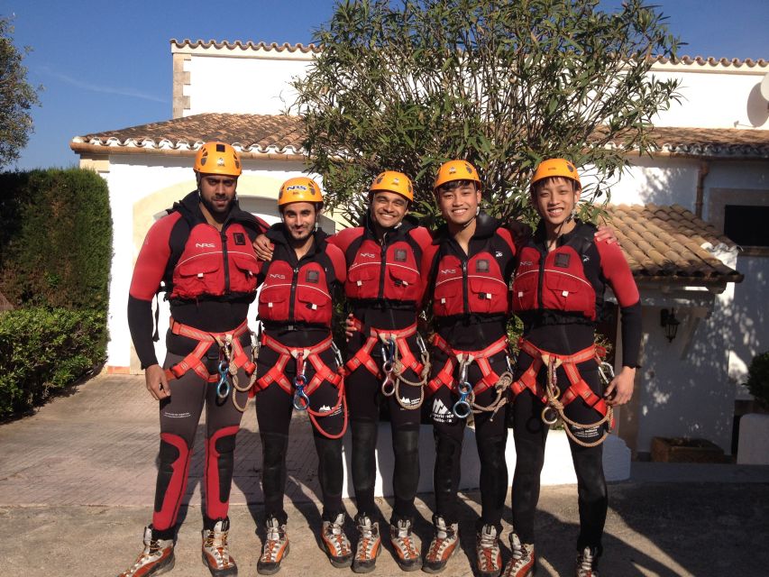 Mallorca: Cliff Jumping Adventure for Cruise Passengers - Deep-water soloing with the sea below