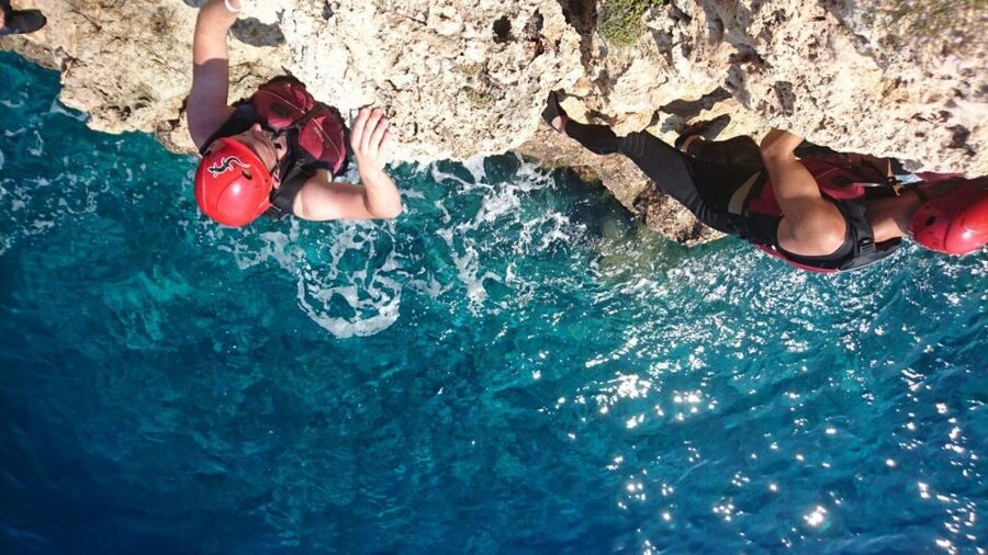 Mallorca: Cliff Jumping Adventure for Cruise Passengers - What the small group changes