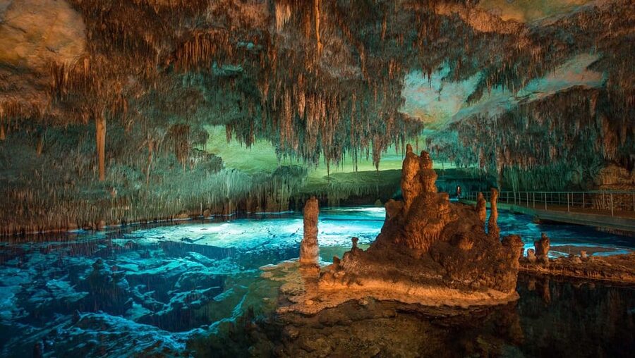Mallorca: Drach and Hams Caves, and Porto Cristo Day Tour - Drach Caves and the Lake Martel concert