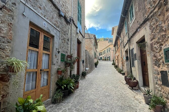 Mallorca Full-Day VIP Tour: Valldemossa, Deià & Sóller Experience - Why this route works so well in one day