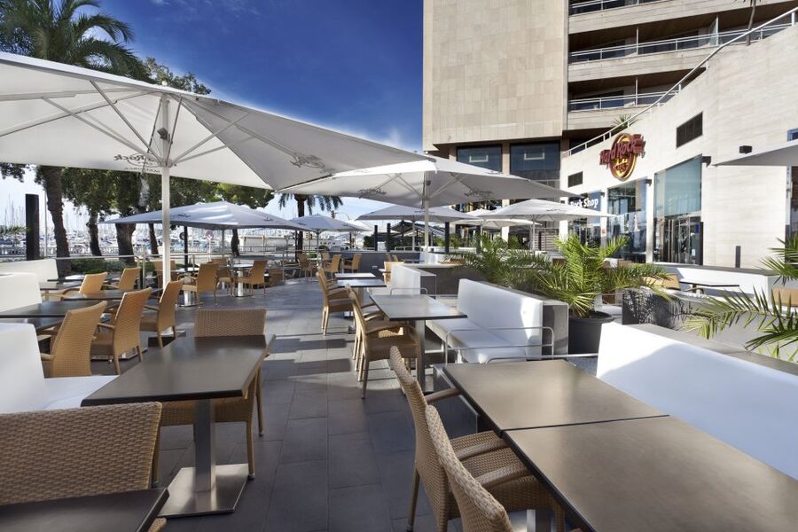 Mallorca: Hard Rock Cafe Entrance with Lunch or Dinner - The Children’s Menu for Guests Under 12