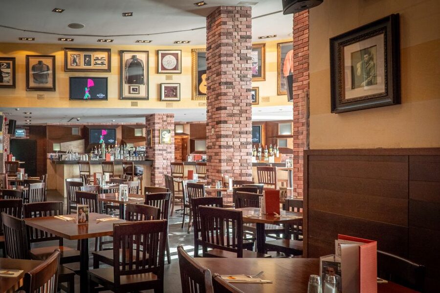 Mallorca: Hard Rock Cafe Entrance with Lunch or Dinner - Food Quality and Service: What to Watch For