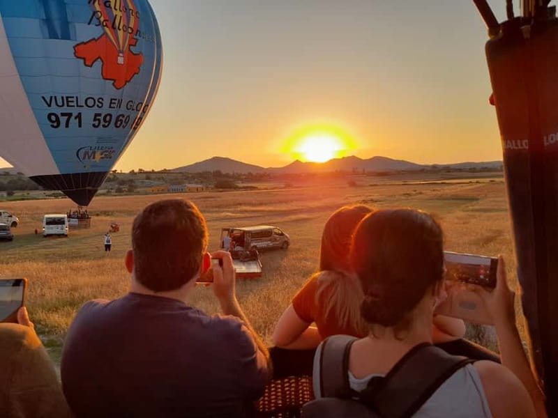 Mallorca: Hot Air Balloon Flight with Private Options - Watching the balloon inflate