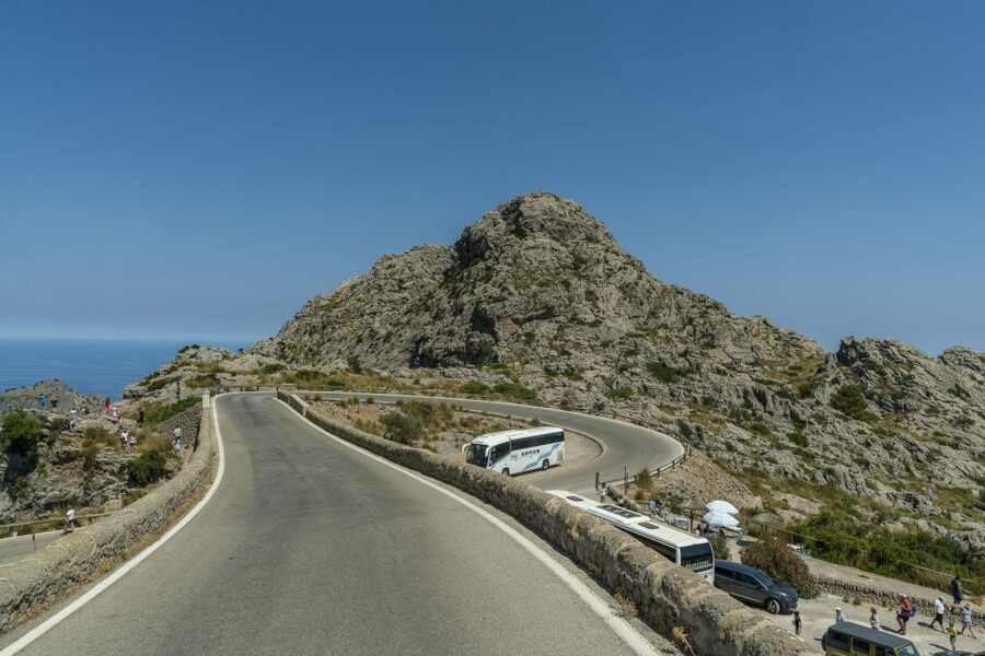 Mallorca: Island Tour with Boat, Tram & Train from the South - The multilingual guide makes a real difference