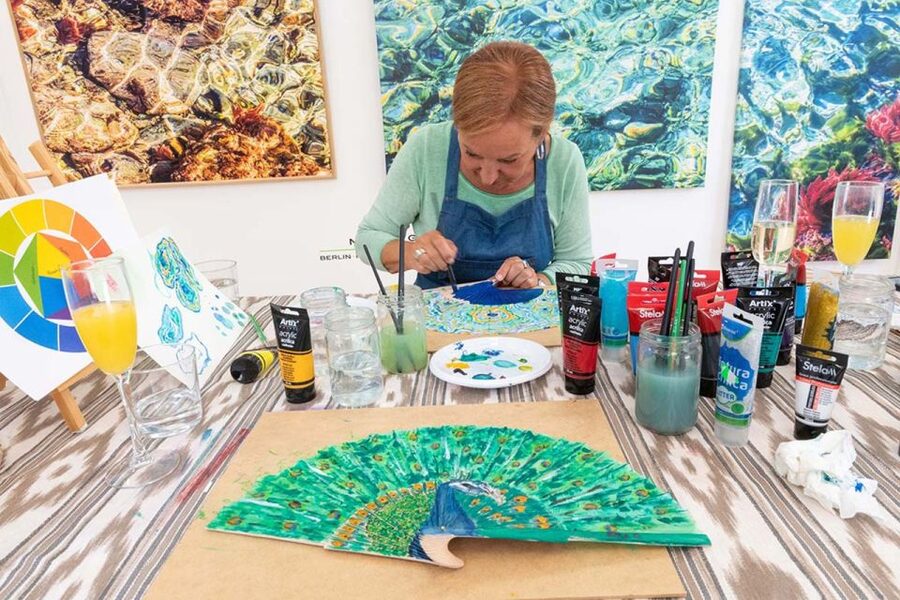 Mallorca/Porto Cristo: Design your own Spanish hand fan - Learning loose acrylic painting without art-school pressure